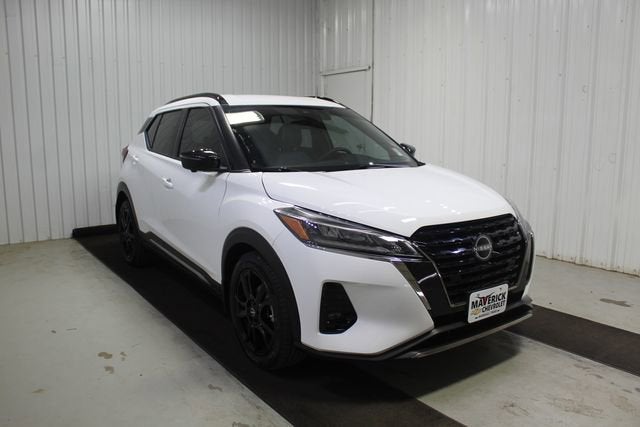 2024 Nissan Kicks SR