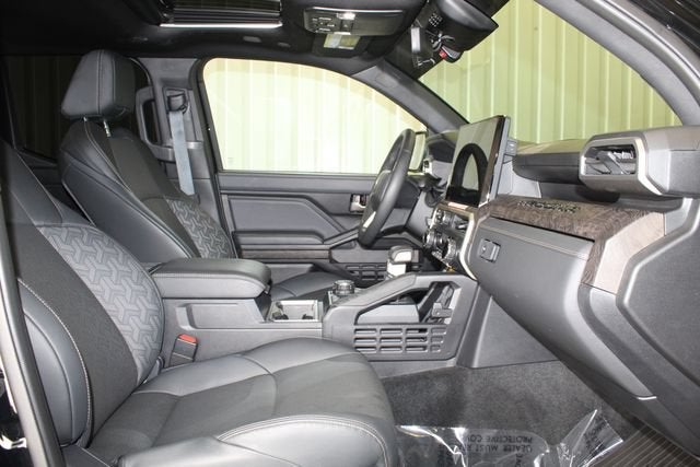 2024 Toyota Tacoma 4WD SR5