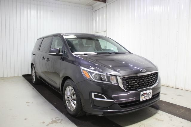 2021 Kia Sedona LX's photo